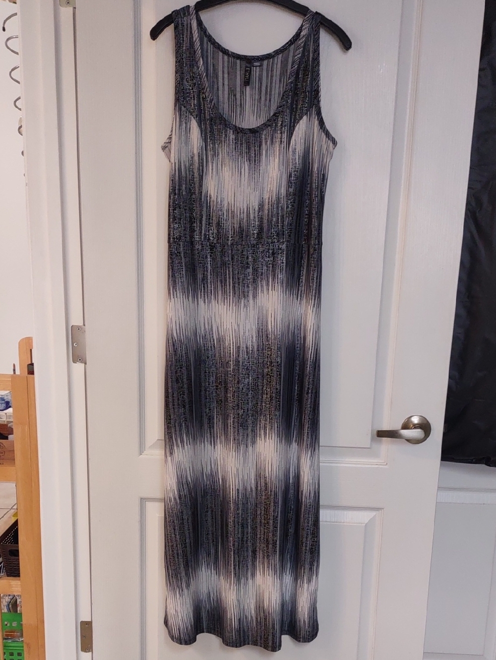 EUC Chic Shimmery Drip Pattern Sleeveless Maxi Dress Poly/Spandex